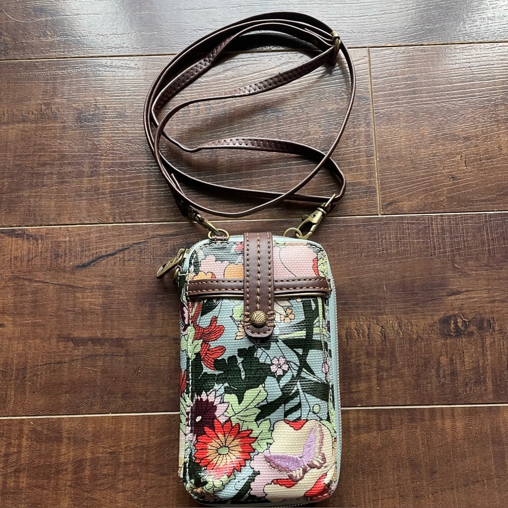 Sakroots Smartphone Crossbody
Wallet Floral Bag